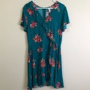 Xhilaration Dress Green Floral Ruffle Tie Front Boho
Classic Trendy Preppy